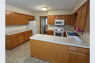 762 Maplewood Avenue, Sheffield Lake, OH 44054 - Photo 7