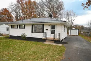 3325 Sunnybrooke Dr, Youngstown, OH 44511 - Photo 3