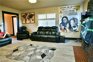 32 E Avondale Ave, Youngstown, OH 44507 - Photo 15