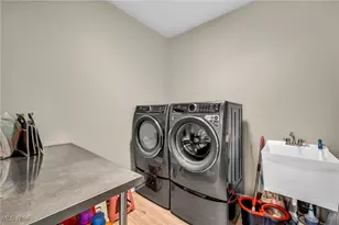 130 W Spring Dr, Elyria, OH 44035 - Photo 23