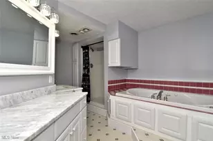 8010 Zupancic Dr, Garrettsville, OH 44231 - Photo 11