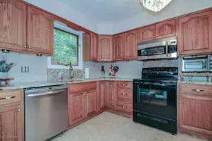 1799 Meadows Dr, Madison, OH 44057 - Photo 7