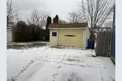 363 E 324th Street, Willowick, OH 44095 - Photo 5