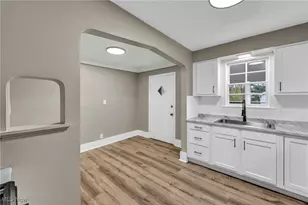 19315 Gladstone Rd, Warrensville Heights, OH 44122 - Photo 15