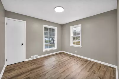 19315 Gladstone Road, Warrensville Heights, OH 44122 - Photo 17