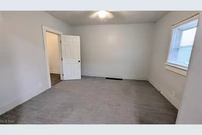 689 Kling Street, Akron, OH 44311 - Photo 5