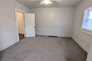 689 Kling St, Akron, OH 44311 - Photo 5