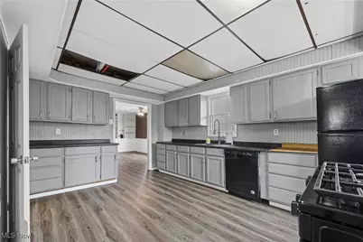 286 Alhambra Way, Akron, OH 44302 - Photo 5