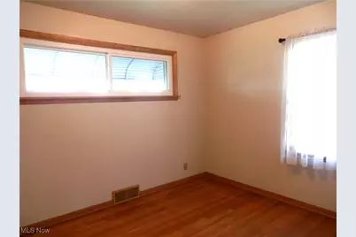 30054 Robert Street, Wickliffe, OH 44092 - Photo 13