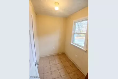 142 N Bridge Street, Struthers, OH 44471 - Photo 7