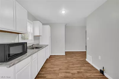 485 E Archwood Avenue, Akron, OH 44301 - Photo 13