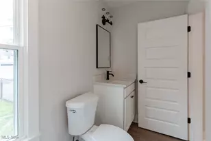 1464 E 123 St, Loveland, OH 44106 - Photo 15