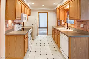 20825 Fairmount Blvd, Huber Heights, OH 44118 - Photo 11