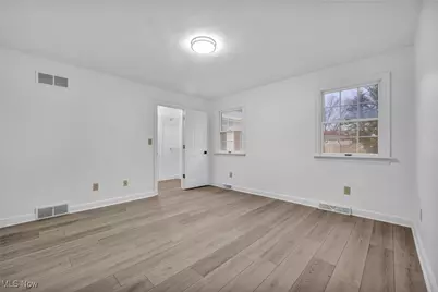 9825 Struthers Road, New Middletown, OH 44442 - Photo 15