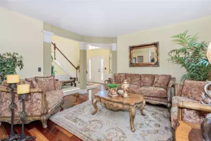 471 Troubadour Dr, Sagamore Hills, OH 44067 - Photo 7