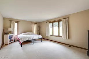 4700 Barnsleigh Dr, Akron, OH 44333 - Photo 9