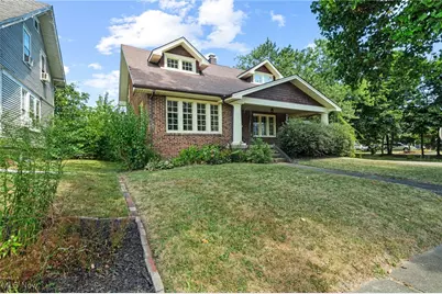 390 E College Street, Alliance, OH 44601 - Photo 1