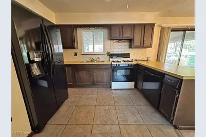 7606 Woodcrest Avenue NE, Canton, OH 44721 - Photo 9