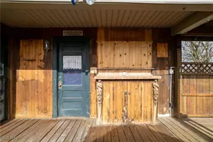 7908 Garman Rd, Burbank, OH 44214 - Photo 9