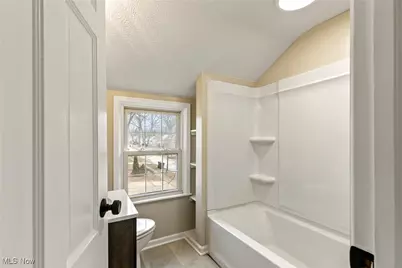 2577 Hawthorne Road, Cuyahoga Falls, OH 44221 - Photo 17