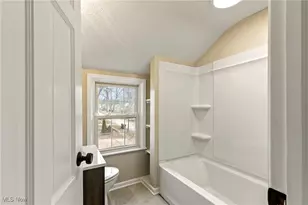 2577 Hawthorne Rd, Cuyahoga Falls, OH 44221 - Photo 17