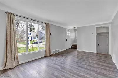 5194 Homewood Avenue, Maple Heights, OH 44137 - Photo 5