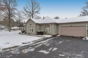 11 Hunters Woods Blvd, Canfield, OH 44406 - Photo 3