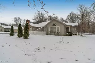 11 Hunters Woods Blvd, Canfield, OH 44406 - Photo 11