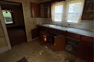 2137 12th St SW, Akron, OH 44314 - Photo 3