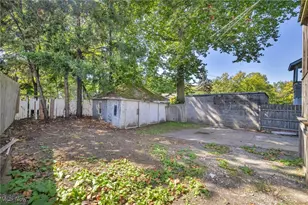 10112 Kinsman Rd, Loveland, OH 44104 - Photo 7