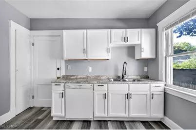 10112 Kinsman Road, Loveland, OH 44104 - Photo 9
