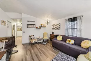 1240 Benton St, Barberton, OH 44203 - Photo 9