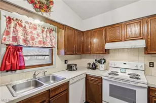 1240 Benton St, Barberton, OH 44203 - Photo 13