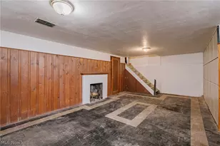 1911 Beverly Hills Dr, Euclid, OH 44117 - Photo 23