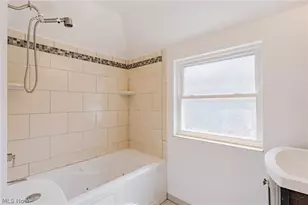 1911 Beverly Hills Dr, Euclid, OH 44117 - Photo 17