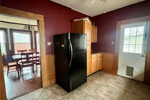 122 E 6th St, Uhrichsville, OH 44683 - Photo 9