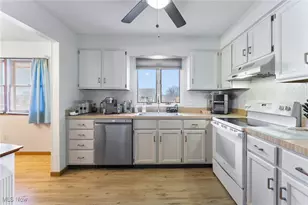 7357 Eisenhower Dr, Boardman, OH 44512 - Photo 5