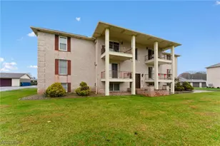 7357 Eisenhower Dr, Boardman, OH 44512 - Photo 3