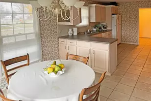 311 E 293rd St, Willowick, OH 44095 - Photo 9