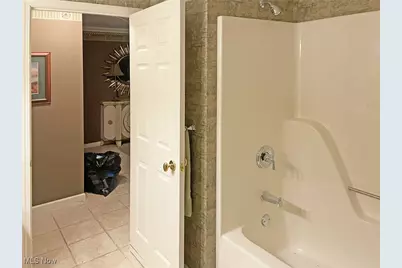 311 E 293rd Street, Willowick, OH 44095 - Photo 23