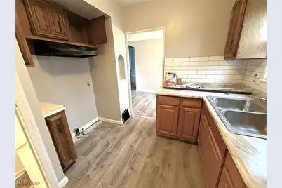 14914 Kingsford Avenue, Loveland, OH 44128 - Photo 3