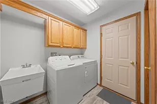 2186 Prestwick Dr, Uniontown, OH 44685 - Photo 39