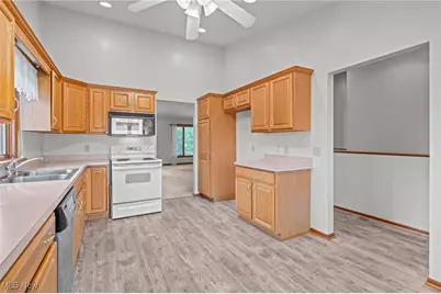 2186 Prestwick Drive, Uniontown, OH 44685 - Photo 13