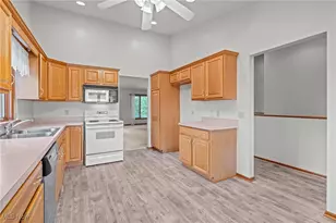 2186 Prestwick Dr, Uniontown, OH 44685 - Photo 13