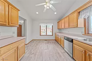 2186 Prestwick Dr, Uniontown, OH 44685 - Photo 15