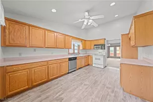 2186 Prestwick Dr, Uniontown, OH 44685 - Photo 11