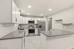 2260 E Gilwood Dr, Stow, OH 44224 - Photo 17