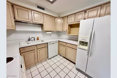 935 Canyon View Road #202, Sagamore Hills, OH 44067 - Photo 13