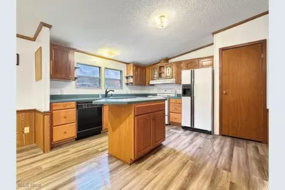 2749 Deer Pass Drive SW, Canton, OH 44706 - Photo 9