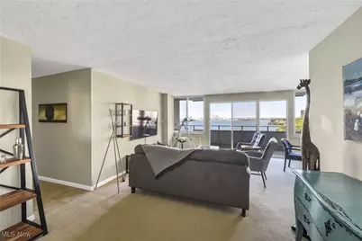 12900 Lake Avenue #924, Oakwood, OH 44107 - Photo 5